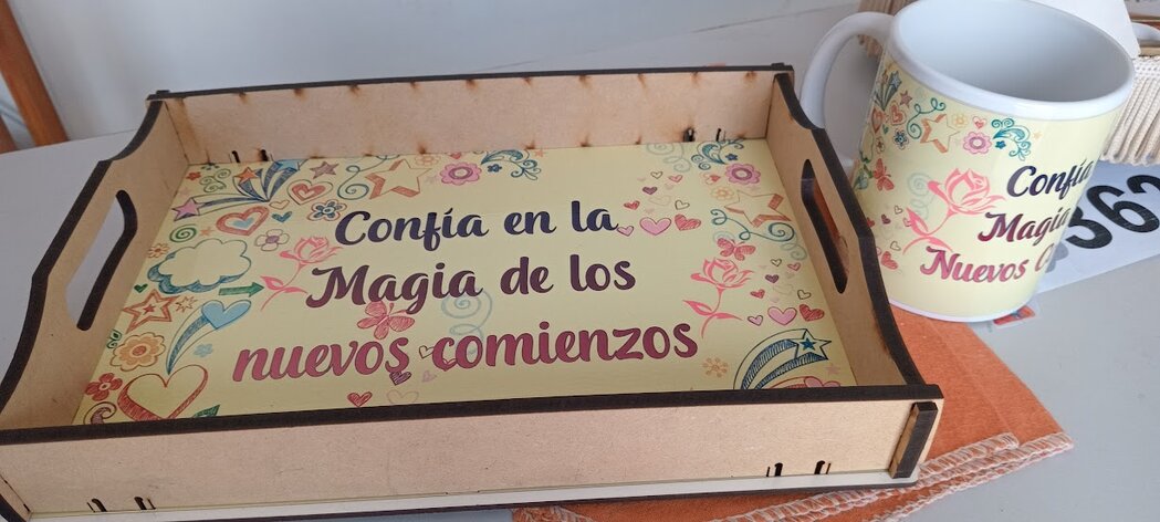 Materiales impresos como tarjetas y folletos